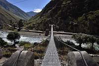 18. Tag - letzter Tag am Trek, diese Brücke kennen wir schon, wir treffen auf die Straße zwischen Juphal und Dunai (1. Etappe)