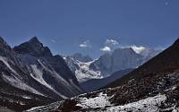 Manaslu Trek - im Hintegrund Rani Peak (6693m), Simnang Himal (6251m) und Himal Chuli (7893m)