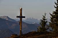 Gipfelkreuz mit Gesäuse